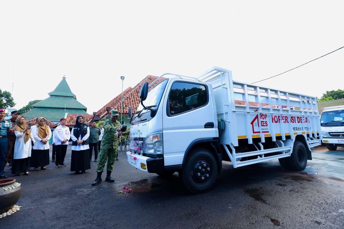 Bantuan Armada Truk untuk Koperasi Merah Putih Tiba di Banyuwangi